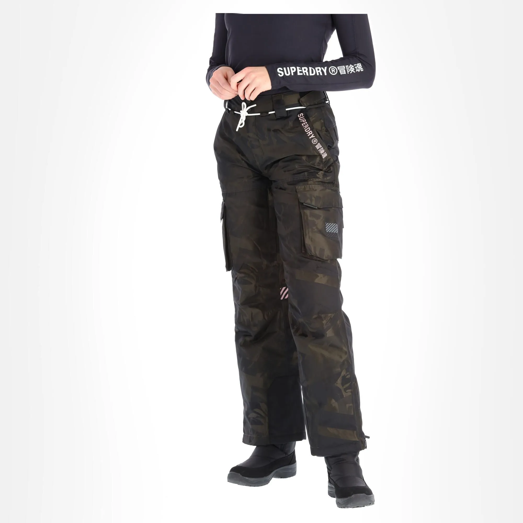 Superdry, Freestyle Cargo Pant Pantalon De Ski Femmes Camo Vert 4 Superdry, Freestyle Cargo Pant Pantalon De Ski Femmes Camo Vert – Image 2